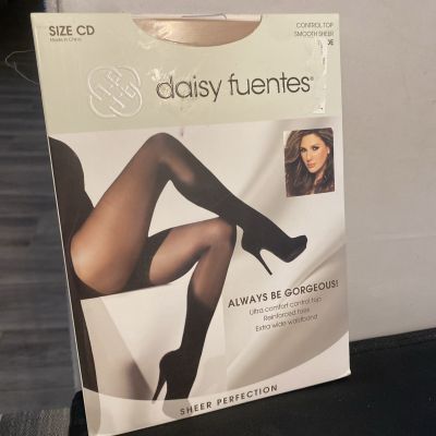 New Daisy Fuentes Sheer Perfection Control Top Pantyhose Nude Sz CD